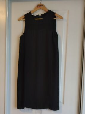 Classic Black Sleeveless Shift Dress - Small